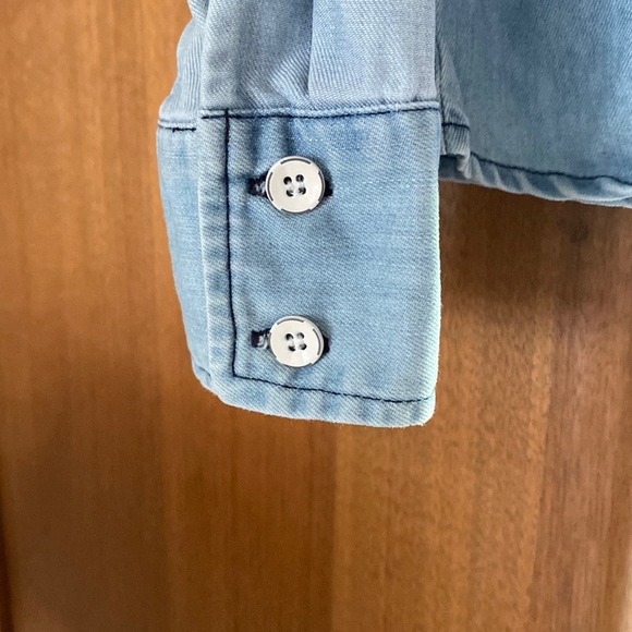 NWOT~ Kelsie Two-Toned Ladies Denim Shirt   Size Large - Picture 3 of 7